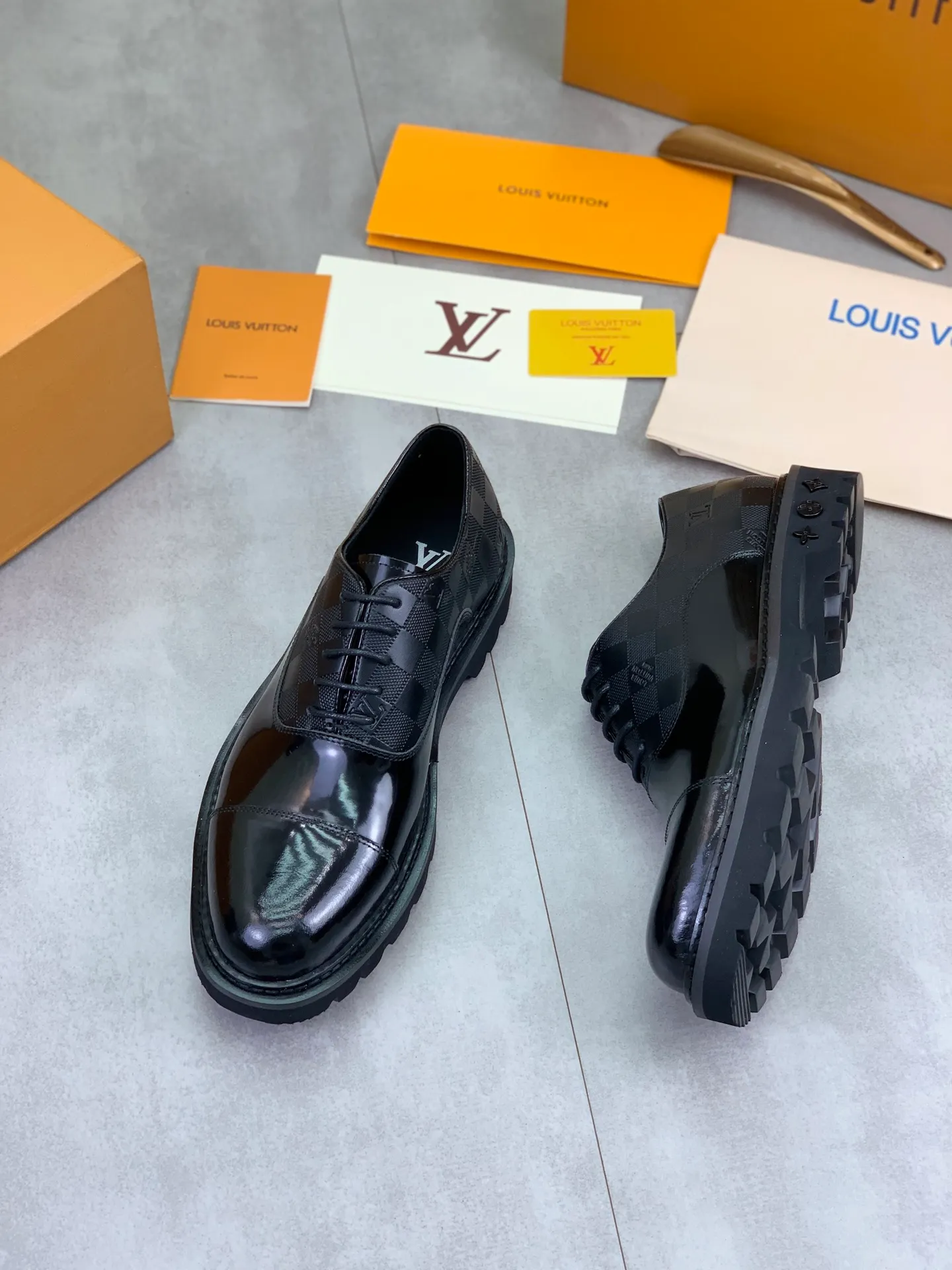 Factory price P820 💎💎💎Top version LOUIS VUITTON [Louis Vuitton] - LV men's business casual leather shoes, luxurious and noble 👞All imported original cowhide, just to create a more comfortable wearing experience, upper: original high-end calfskin➕Imported soft cowhide lining, original lightweight foam outsole✔️Color: 3️⃣colors available Size: 39-44 (38.45 46 can be customized (non-returnable)